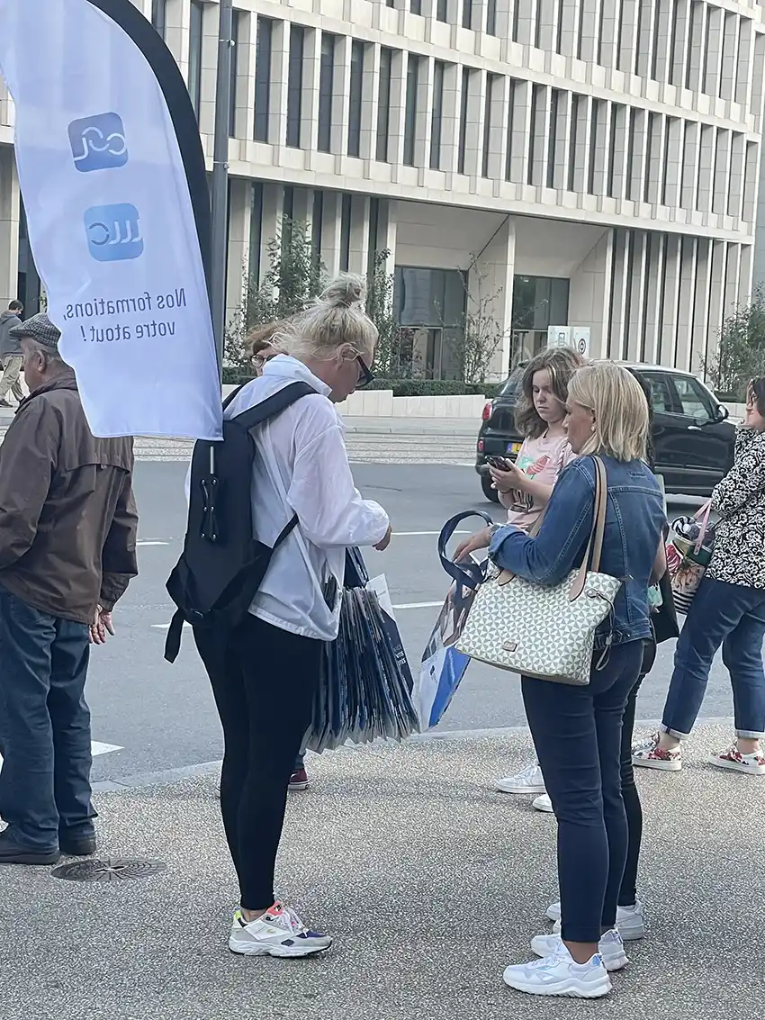Street marketing porte drapeau luxembourg